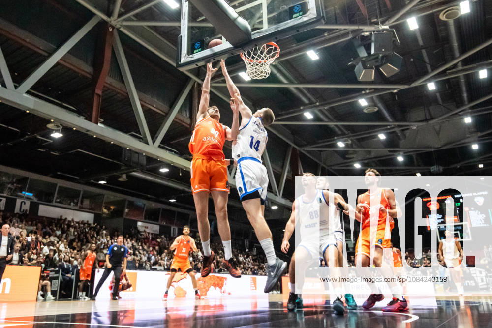 GER, BKT Eurocup, Basketball, Chemnitz, Niners Chemnitz - Neptunas Klaipeda Jannis von Seckendorff (Niners Chemnitz, 90), Martynas Echodas (Neptunas Klaipeda, 14) Chemnitz Messe Chemnitz Sachsen Deutschland
