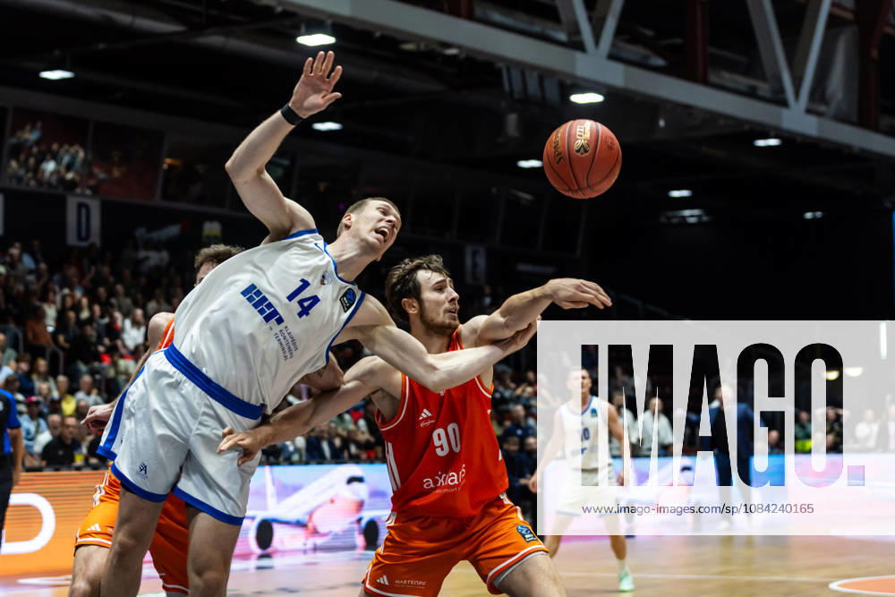 GER, BKT Eurocup, Basketball, Chemnitz, Niners Chemnitz - Neptunas Klaipeda Jannis von Seckendorff (Niners Chemnitz, 90), Martynas Echodas (Neptunas Klaipeda, 14) Chemnitz Messe Chemnitz Sachsen Deutschland