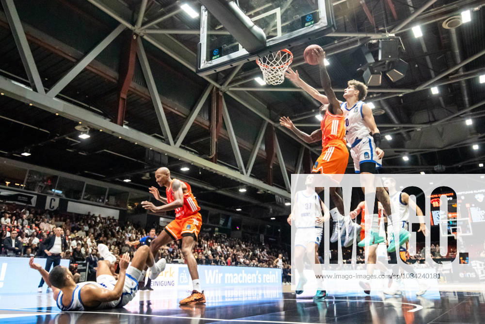 GER, BKT Eurocup, Basketball, Chemnitz, Niners Chemnitz - Neptunas Klaipeda Cobe Williams (Niners Chemnitz, 24), Henri Drell (Neptunas Klaipeda, 0) Chemnitz Messe Chemnitz Sachsen Deutschland