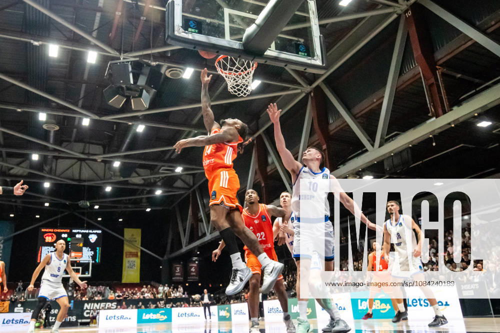 GER, BKT Eurocup, Basketball, Chemnitz, Niners Chemnitz - Neptunas Klaipeda Cobe Williams (Niners Chemnitz, 24), Elvar Fridriksson (Neptunas Klaipeda, 10) Chemnitz Messe Chemnitz Sachsen Deutschland