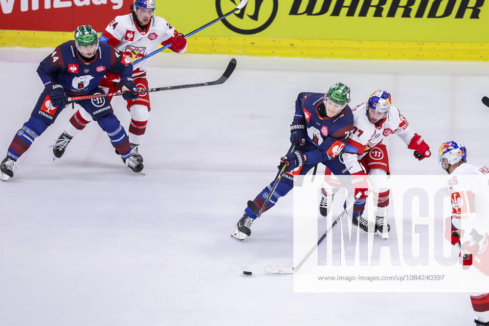 Ice hockey, Eishockey - CHL, EC RBS vs Berlin SALZBURG,AUSTRIA,07.OCT.26 - ICE HOCKEY - CHL, Champions Hockey League, group stage, EC Red Bull Salzburg vs Eisbaeren Berlin. Image shows Eric Hoerdler (Berlin) and Adam Brooks (EC RBS). GEPAxpictures Geieregger