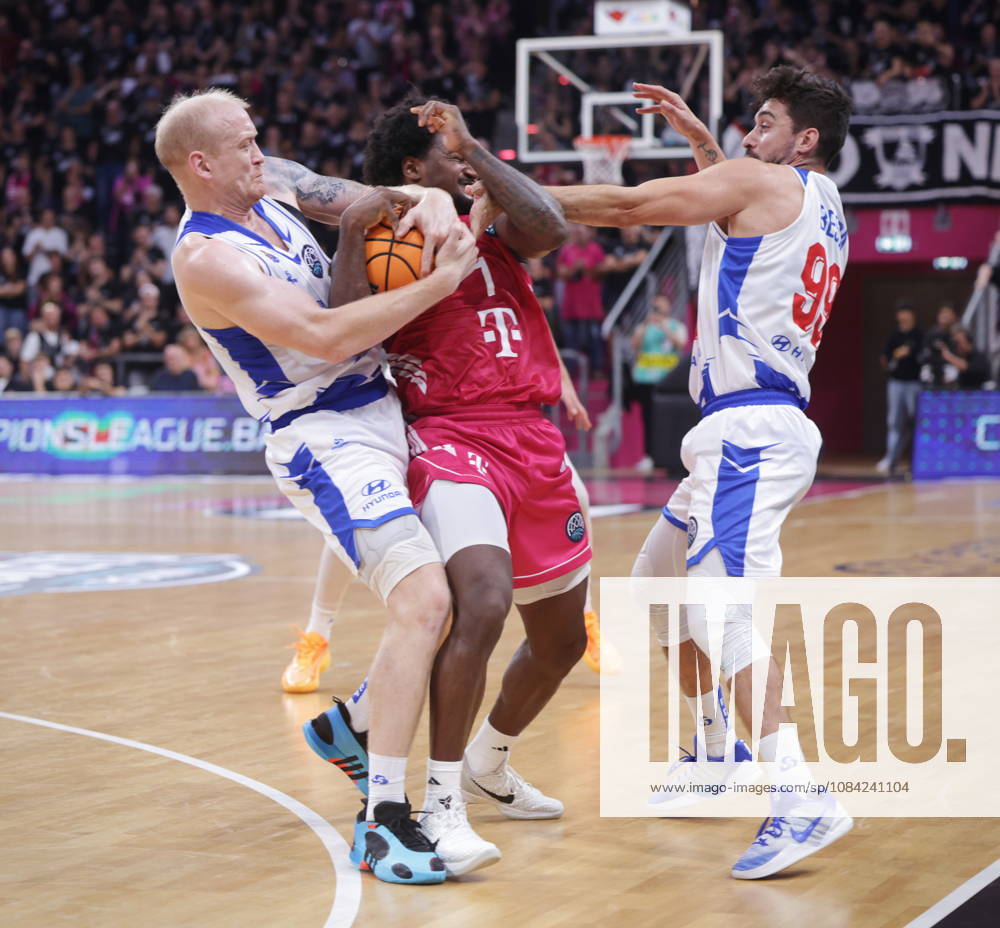 John-Michael Wright Telekom Baskets Bonn vs. FC Porto - Basketball Champions League BCL Foto: Jörn Wolter