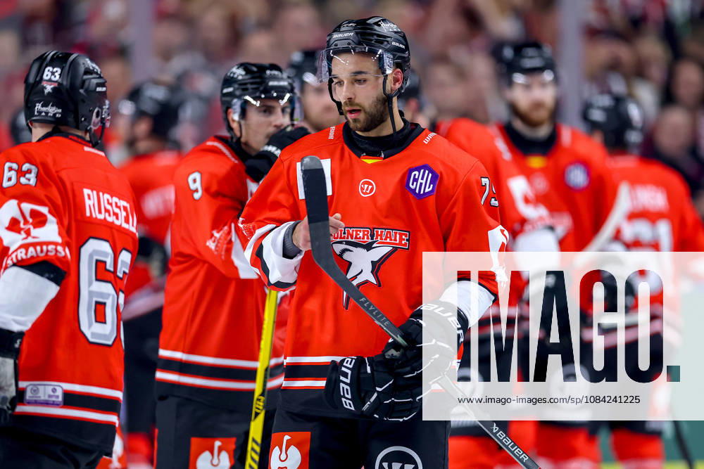 Eishockey, CHL, Kölner Haie - Blue Fox Herning, Champions Hockey League 2026 27, 5. Spieltag, Saison 2026 27, Lanxess-Arena Köln: Abschlussjubel nach dem 3:0 Sieg - Luca Münzenberger (Koelner Haie 75) Nordrhein-Westfalen Deutschland