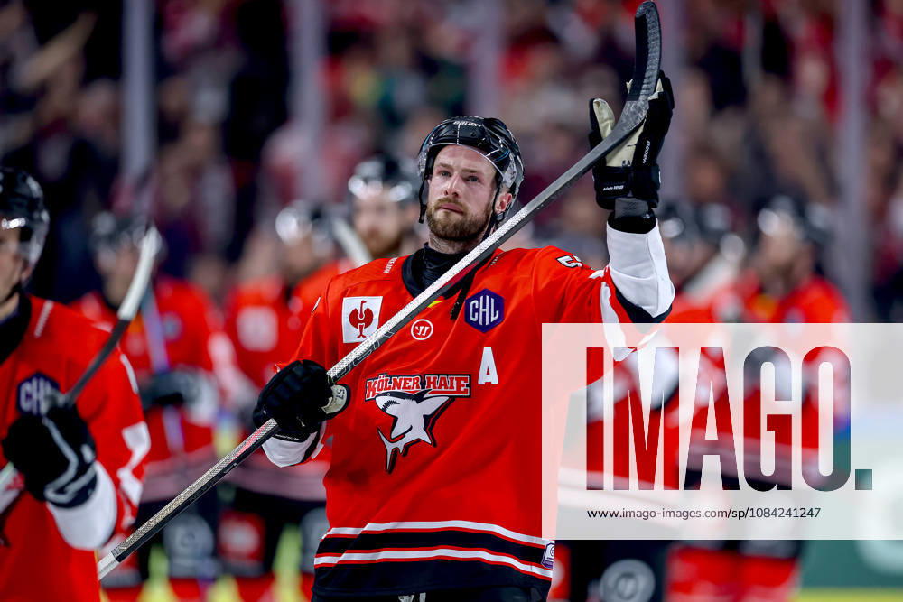 Eishockey, CHL, Kölner Haie - Blue Fox Herning, Champions Hockey League 2026 27, 5. Spieltag, Saison 2026 27, Lanxess-Arena Köln: Abschlussjubel nach dem 3:0 Sieg - Brady Austin (Koelner Haie 57) Nordrhein-Westfalen Deutschland