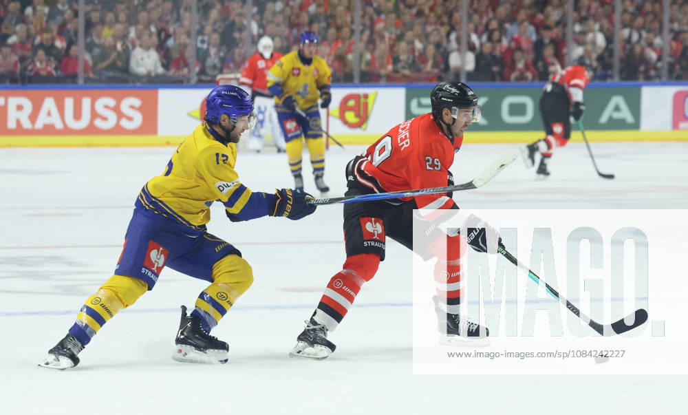 V.l. Kevin ONeil (Herning Blue Fox 17), Tim Fleischer (Koelner Haie 29) GER, Koelner Haie vs. Herning Blue Fox, Eishockey, DEL, Spielzeit 2026 2027, 07.10.2026 GER, Koelner Haie vs. Herning Blue Fox, Eishockey, DEL, Spielzeit 2026 2027, 07.10.2026 Deutschland