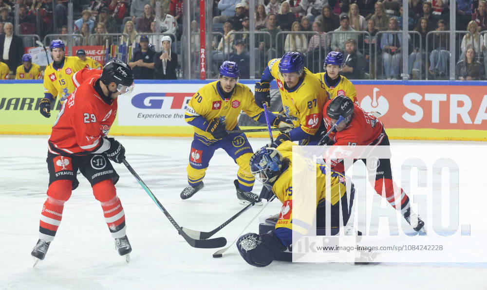 V.l. Jared Dmytriw (Herning Blue Fox 15), Tim Fleischer (Koelner Haie 29), Oliver Kiljunen (Herning Blue Fox 70), Jaenis Fecers (Herning Blue Fox 35), Oskars Cibulskis (Herning Blue Fox 27), Frederik Storm (Koelner Haie 19), weiterer Spieler Herning Blue Fox GER, Koelner Haie vs. Herning Blue Fox, Eishockey, DEL, Spielzeit 2026 2027, 07.10.2026 GER, Koelner Haie vs. Herning Blue Fox, Eishockey, DEL, Spielzeit 2026 2027, 07.10.2026 Deutschland