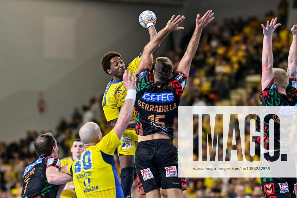 KIELCE UL. BOCZNA ( POLAND ) PILKA RECZNA MEZCZYZN ( HANDBALL MEN S ) LIGA MISTRZOW - FAZA GRUPOWA ( MEN S EHF CHAMPIONS LEAGUE - GROUP PHASE ) MECZ INDUSTRIA KIELCE - SC MAGDEBURG ( GAME ) NZ BENOIT KOUNKOUD ANTONIO SERRADILLA FOTO MICHAL STANCZYK CYFRASPORT NEWSPIX.PL --- Newspix.pl 20261007CSMS0010