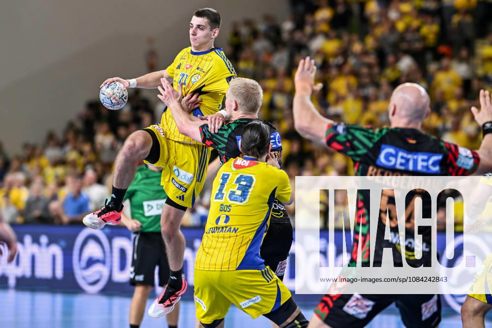 KIELCE UL. BOCZNA ( POLAND ) PILKA RECZNA MEZCZYZN ( HANDBALL MEN S ) LIGA MISTRZOW - FAZA GRUPOWA ( MEN S EHF CHAMPIONS LEAGUE - GROUP PHASE ) MECZ INDUSTRIA KIELCE - SC MAGDEBURG ( GAME ) NZ KIRILL RABCHYNSKI JULIEN BOS FOTO MICHAL STANCZYK CYFRASPORT NEWSPIX.PL --- Newspix.pl 20261007CSMS0014