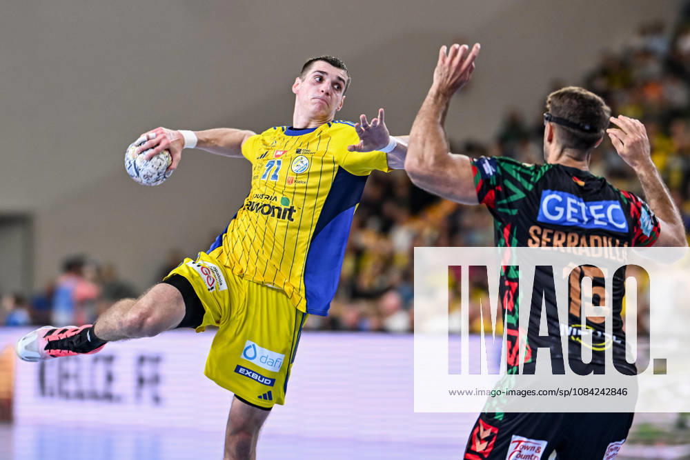 KIELCE UL. BOCZNA ( POLAND ) PILKA RECZNA MEZCZYZN ( HANDBALL MEN S ) LIGA MISTRZOW - FAZA GRUPOWA ( MEN S EHF CHAMPIONS LEAGUE - GROUP PHASE ) MECZ INDUSTRIA KIELCE - SC MAGDEBURG ( GAME ) NZ KIRILL RABCHYNSKI ANTONIO SERRADILLA FOTO MICHAL STANCZYK CYFRASPORT NEWSPIX.PL --- Newspix.pl 20261007CSMS0017