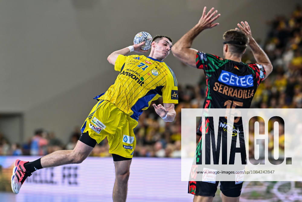 KIELCE UL. BOCZNA ( POLAND ) PILKA RECZNA MEZCZYZN ( HANDBALL MEN S ) LIGA MISTRZOW - FAZA GRUPOWA ( MEN S EHF CHAMPIONS LEAGUE - GROUP PHASE ) MECZ INDUSTRIA KIELCE - SC MAGDEBURG ( GAME ) NZ KIRILL RABCHYNSKI ANTONIO SERRADILLA FOTO MICHAL STANCZYK CYFRASPORT NEWSPIX.PL --- Newspix.pl 20261007CSMS0018