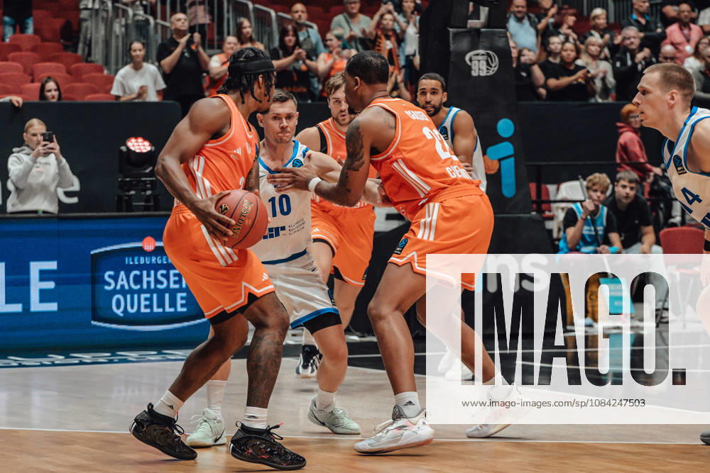 2. Spieltag des Basketball Eurocup Niners Chemnitz - Klaipedos Neptunas 07.10.2026 ab 19.00 Uhr Chemnitz, Chemnitz Arena Im Foto: 02 Stefan Smith,m 10 Elvar Fridkriksson, 22 Nighaeal Ceaser 2. Spieltag des Basketball Eurocup Niners Chemnitz - Klaipedos Neptunas Chemnitz Sachsen Deutschland