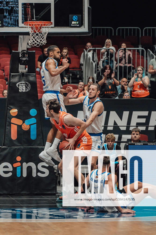 2. Spieltag des Basketball Eurocup Niners Chemnitz - Klaipedos Neptunas 07.10.2026 ab 19.00 Uhr Chemnitz, Chemnitz Arena Im Foto:90 Jannis von Seckendorf, 88 Lukas Kreismontas 2. Spieltag des Basketball Eurocup Niners Chemnitz - Klaipedos Neptunas Chemnitz Sachsen Deutschland