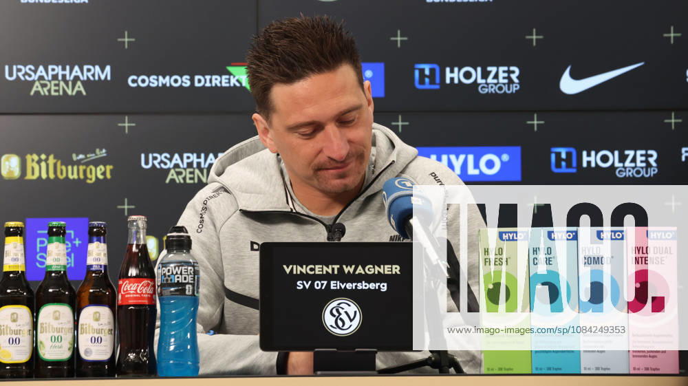 Fussball 1.Bundesliga , SV Elversberg - Pressekonferenz mit Vincent Wagner v.l. Vincent Wagner Trainer (SV 07 Elversberg) Elversberg