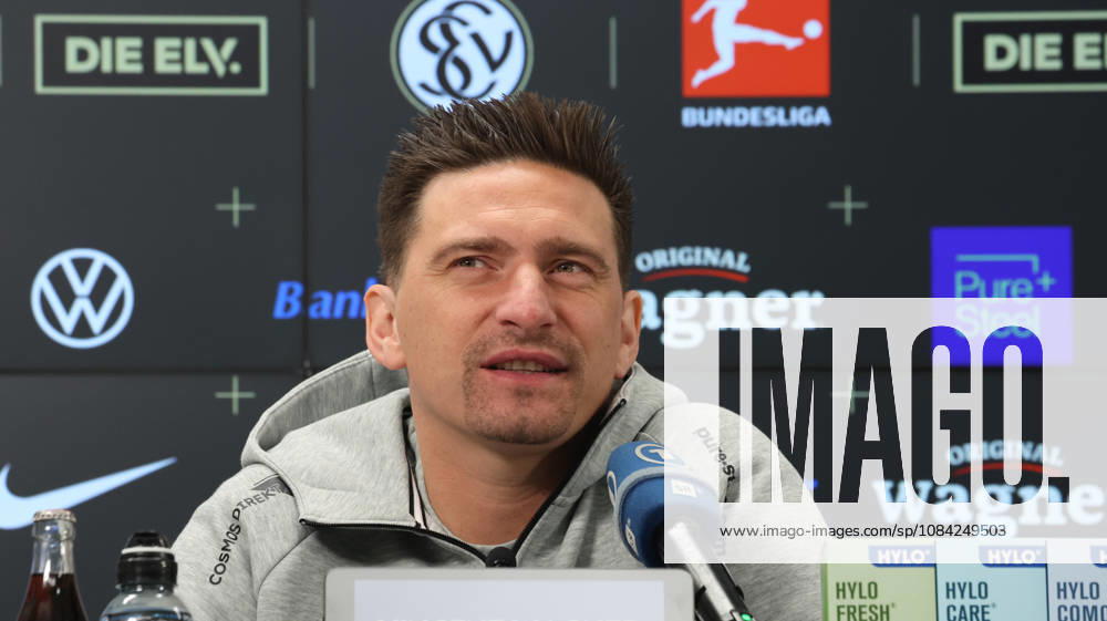 Fussball 1.Bundesliga , SV Elversberg - Pressekonferenz mit Vincent Wagner v.l. Vincent Wagner Trainer (SV 07 Elversberg) Elversberg