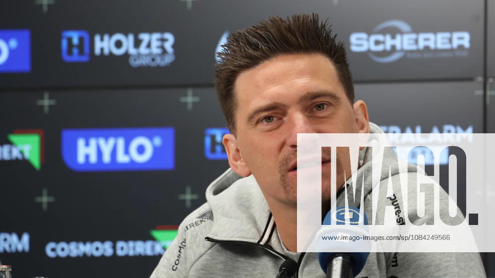 Fussball 1.Bundesliga , SV Elversberg - Pressekonferenz mit Vincent Wagner v.l. Vincent Wagner Trainer (SV 07 Elversberg) Elversberg