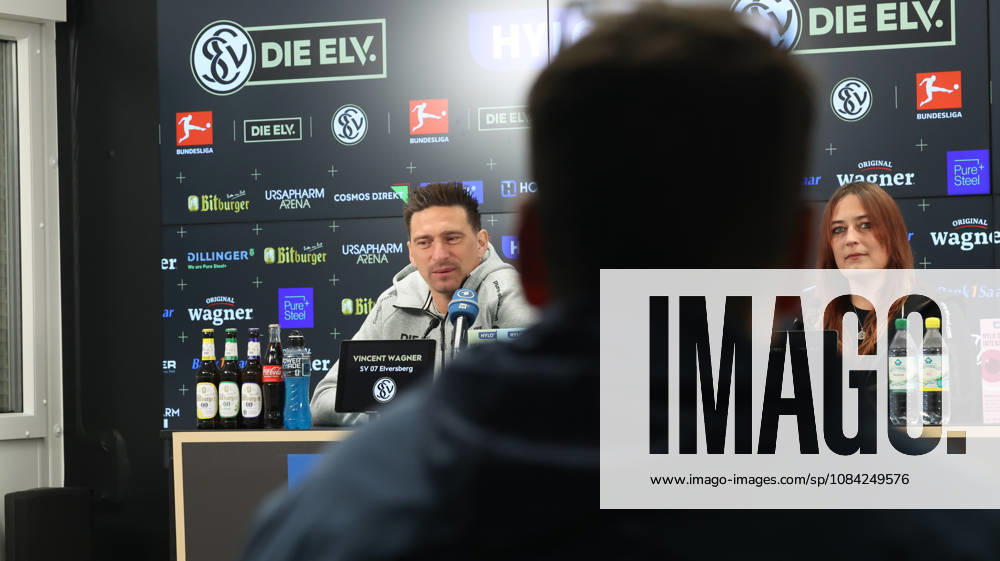Fussball 1.Bundesliga , SV Elversberg - Pressekonferenz mit Vincent Wagner v.l. Vincent Wagner Trainer (SV 07 Elversberg) Elversberg
