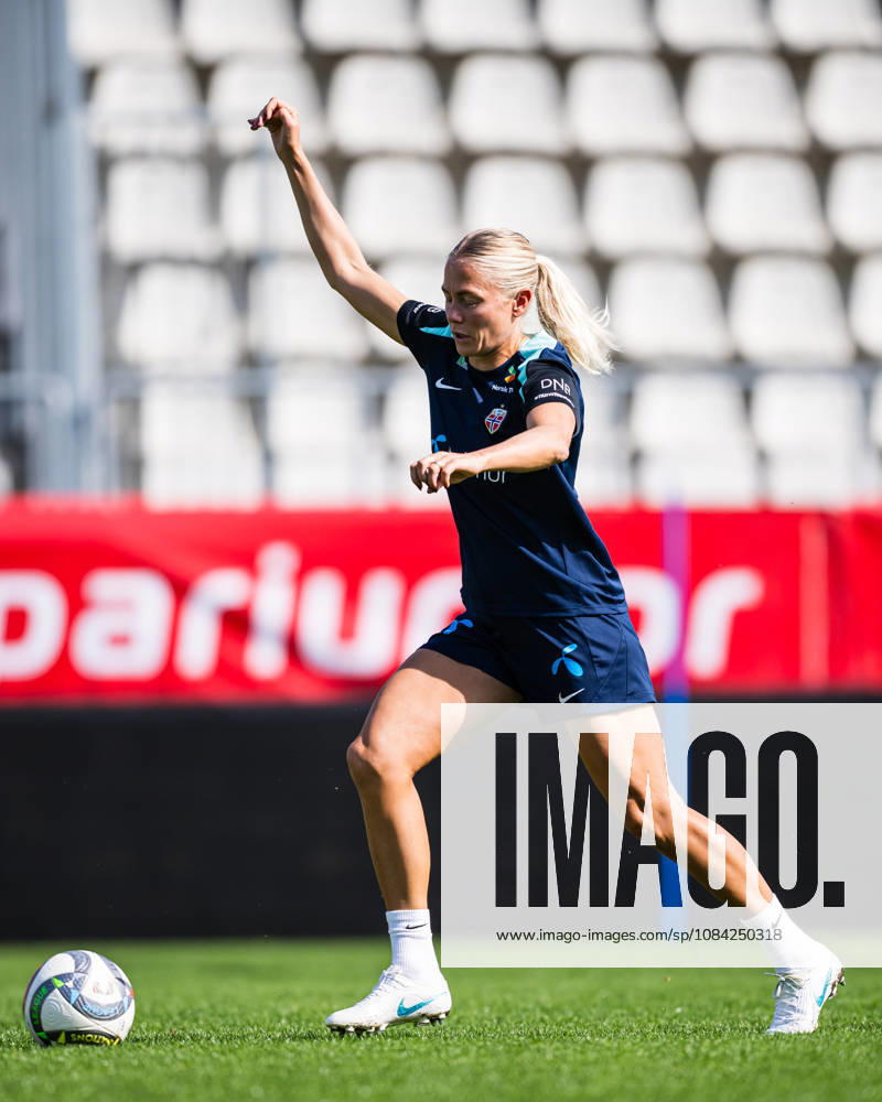 Guro Bergsvand of the Norwegian womens national football team during a training session on October 8, 2026 in Bucharest. Photo: Marius Simensen BILDBYRAN Cop 238 bbeng dam fifa women s world cup qualifier football fotball fotboll norge norway practice soccer training trening träning