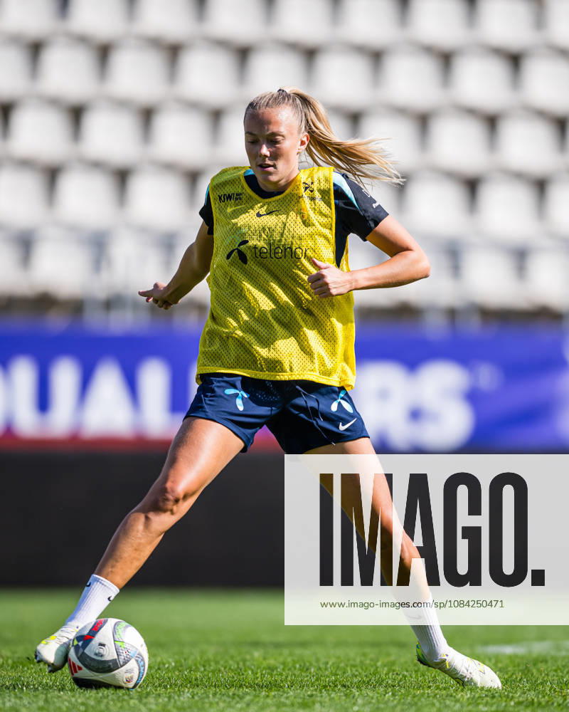 Synne Jensen of the Norwegian womens national football team during a training session on October 8, 2026 in Bucharest. Photo: Marius Simensen BILDBYRAN Cop 238 bbeng dam fifa women s world cup qualifier football fotball fotboll norge norway practice soccer training trening träning