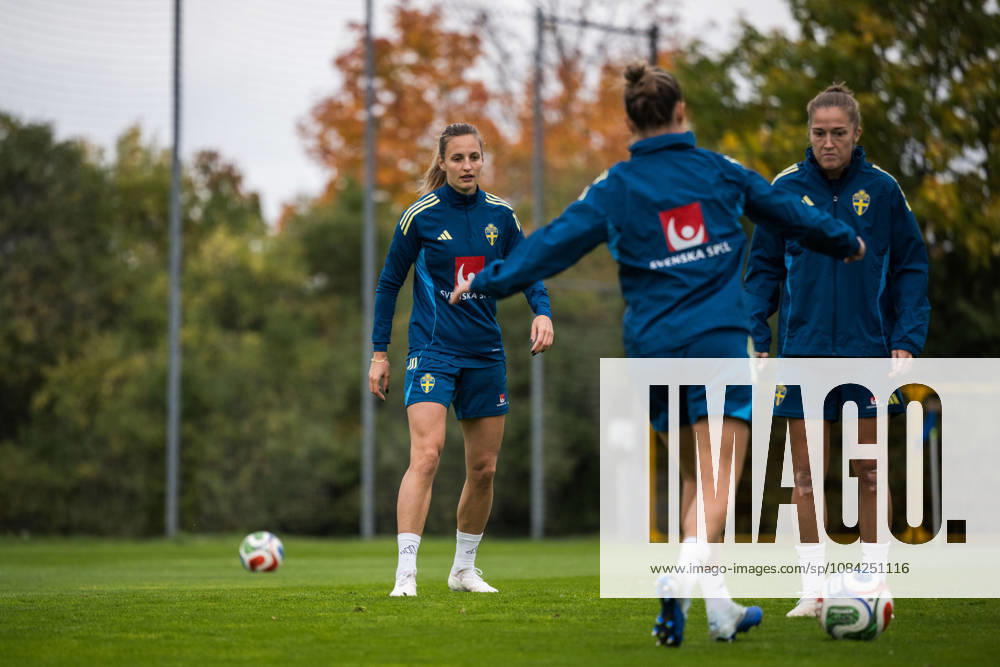 Nathalie Björn of the Swedish women s national football team during a training session on October 8, 2026 in Stockholm. Photo: Johanna Säll BILDBYRAN kod JL JL0637 fotboll football soccer fotball vm-kval kval fifa womens world cup qualifier qualifier träning practice training sverige sweden dam bbengfotboll football soccer fotball vm-kval kval fifa womens world cup qualifier qualifier träning practice training sverige sweden dam bbeng
