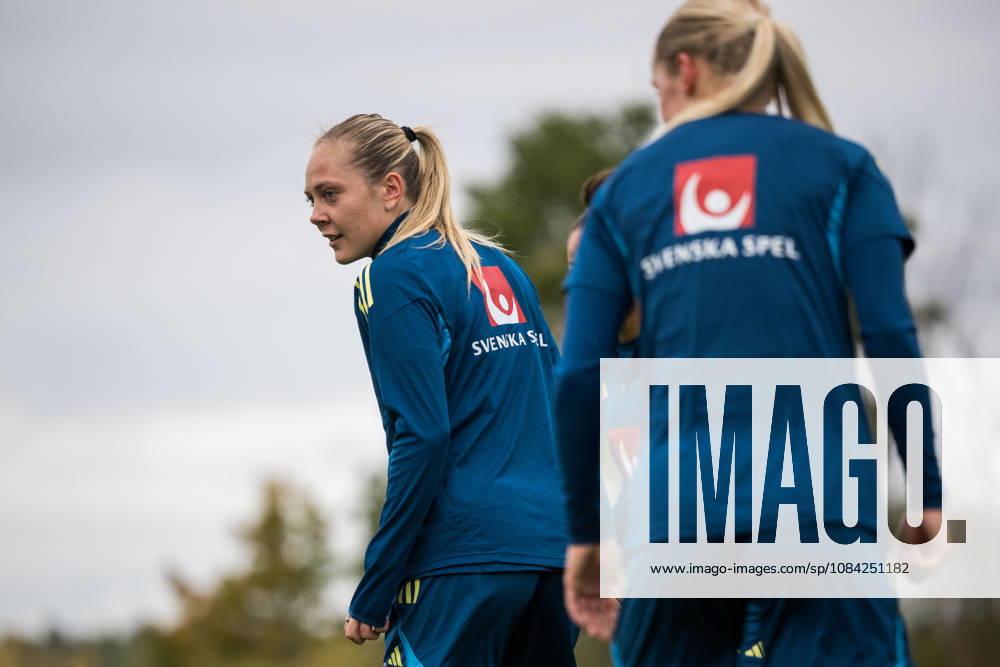 Alice Bergström of the Swedish women s national football team during a training session on October 8, 2026 in Stockholm. Photo: Johanna Säll BILDBYRAN kod JL JL0637 fotboll football soccer fotball vm-kval kval fifa womens world cup qualifier qualifier träning practice training sverige sweden dam bbengfotboll football soccer fotball vm-kval kval fifa womens world cup qualifier qualifier träning practice training sverige sweden dam bbeng