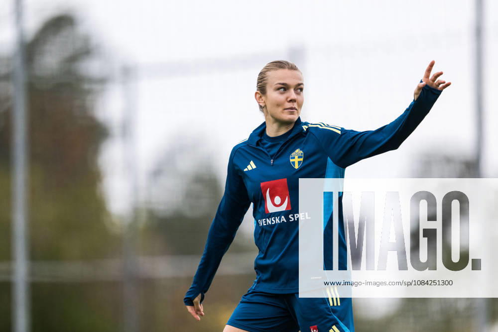 Beata Olsson of the Swedish women s national football team during a training session on October 8, 2026 in Stockholm. Photo: Johanna Säll BILDBYRAN kod JL JL0637 fotboll football soccer fotball vm-kval kval fifa womens world cup qualifier qualifier träning practice training sverige sweden dam bbengfotboll football soccer fotball vm-kval kval fifa womens world cup qualifier qualifier träning practice training sverige sweden dam bbeng