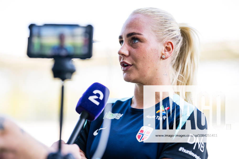 Cathinka Tandberg of the Norwegian womens national football team during a training session on October 8, 2026 in Bucharest. Photo: Marius Simensen BILDBYRAN Cop 238 bbeng dam fifa women s world cup qualifier football fotball fotboll norge norway practice soccer training trening träning