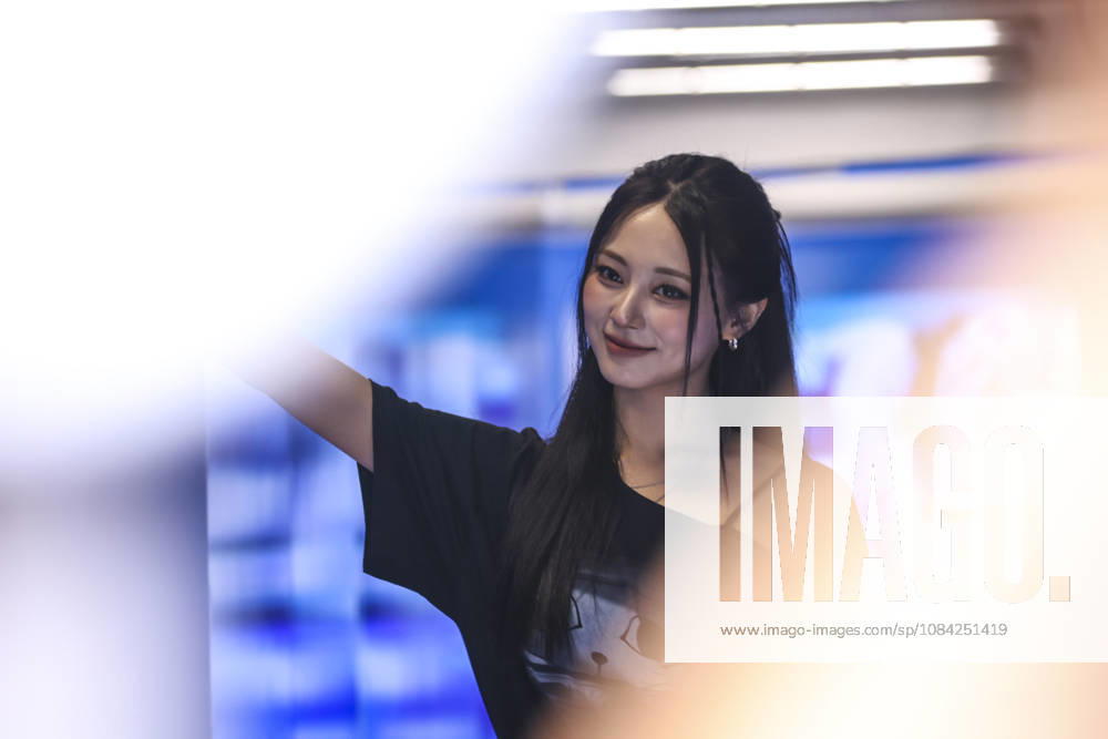 Formula 1 Singapore Airlines Singapore Grand Prix 2026 The famous Taiwanese singer Chou Tzu-yu mononymously as Tzuyu during Formula 1 Singapore Airlines Singapore Grand Prix 2026 on October 8., 2026 in Marina Bay Street Circuit, Singapore, Zsombor Toth Singapore Marina Bay Street Circuit Singapore Singapore