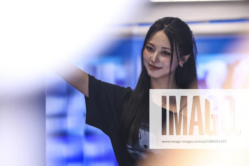 Formula 1 Singapore Airlines Singapore Grand Prix 2026 The famous Taiwanese singer Chou Tzu-yu mononymously as Tzuyu during Formula 1 Singapore Airlines Singapore Grand Prix 2026 on October 8., 2026 in Marina Bay Street Circuit, Singapore, Zsombor Toth Singapore Marina Bay Street Circuit Singapore Singapore