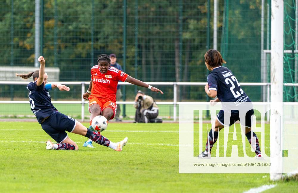 Fußball, Frauen, Testspiel, Saison 2026 2027, 1. FC Union Berlin - 1. FFC Turbine Potsdam, v. l. Merle Kirschstein (Turbine Potsdam), Lea Aseko Nkili (1. FC Union), Mariko Kubo (Turbine Potsdam), 08.10.2026,