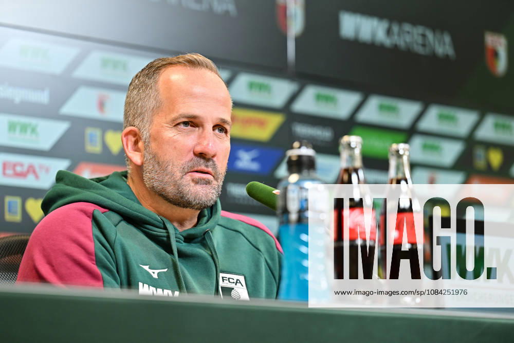 Pressekonferenz FC Augsburg, 08.10.2026 AUGSBURG, GERMANY; 08. OCTOBER: im Bild Manuel BAUM Coach FC Augsburg bei der Pressekonferenz vor der Bundesliga Partie gegen den FC Bayern