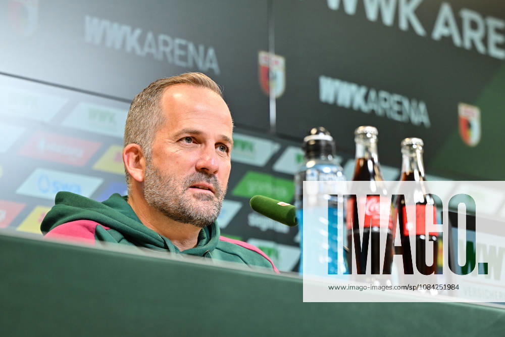 Pressekonferenz FC Augsburg, 08.10.2026 AUGSBURG, GERMANY; 08. OCTOBER: im Bild Manuel BAUM Coach FC Augsburg bei der Pressekonferenz vor der Bundesliga Partie gegen den FC Bayern