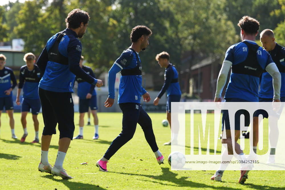 Deutschland: Fussball, Trainingseinheit, 3. Liga, Saison 2026-2027, NVB-Campus B-Platz Hänsch-Arena, SV Meppen, Donnerstag, 08.10.2026, Vormittagstraining: Kasra Ghawilu (SV Meppen, 10) spielt den Ball