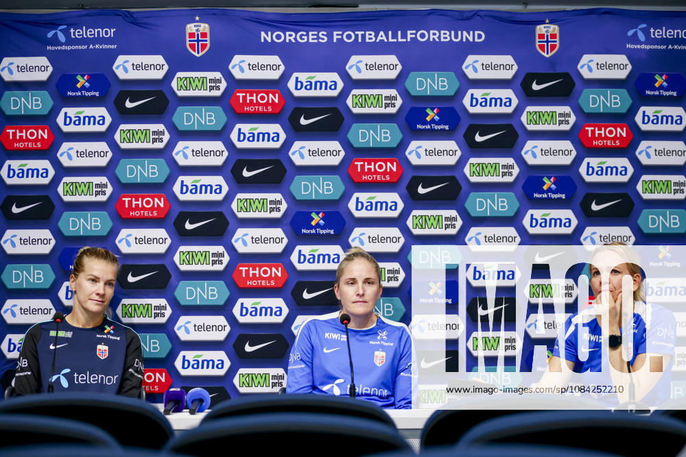 Women s National Soccer Team Prepares for World Cup Qualifiers Bucharest, Romania, October 8, 2026 Lisa Fjeldstad Naalsund and Frida Maanum during a training session at Stadionul Arcul de Triumf, before the World Cup qualifier against Romania. Photo by Nikola Krstic, NTB Romania, Bucharest. . RESTRICTED USE FOR BETTING COMPANIES.