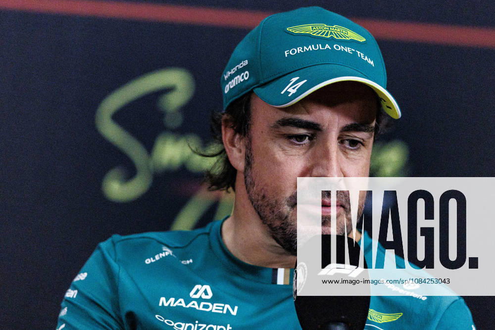 8th October 2026; Marina Bay, Singapore; Formula 1, Singapore Grand Prix, Arrival Day; Fernando Alonso (14) of Spain and Aston Martin Aramco Formula One Team during the press conference, PK, Pressekonferenz at the Singapore Grand Prix StephenxBlackberry