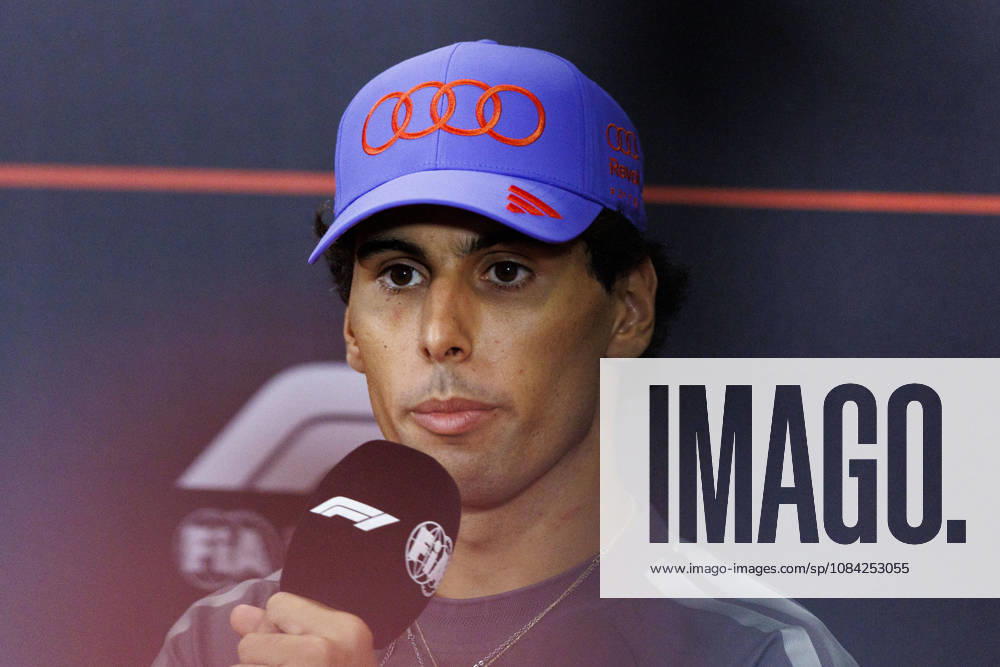 8th October 2026; Marina Bay, Singapore; Formula 1, Singapore Grand Prix, Arrival Day; Gabriel Bortoleto (5) of Brazil and Audi Revolut F1 Team during the press conference, PK, Pressekonferenz at the Singapore Grand Prix StephenxBlackberry