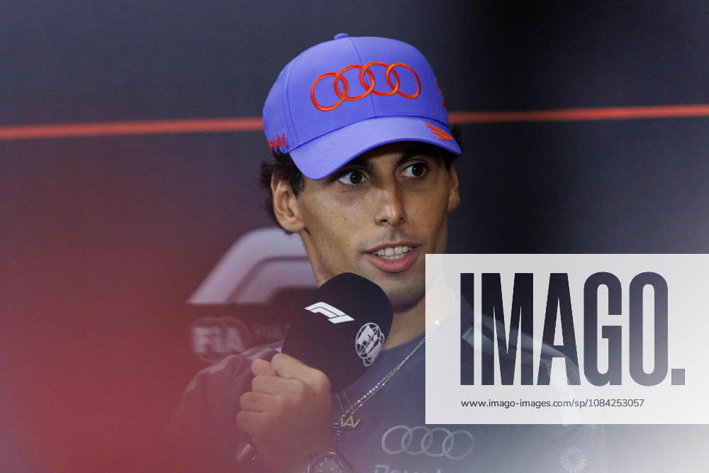 8th October 2026; Marina Bay, Singapore; Formula 1, Singapore Grand Prix, Arrival Day; Gabriel Bortoleto (5) of Brazil and Audi Revolut F1 Team during the press conference, PK, Pressekonferenz at the Singapore Grand Prix StephenxBlackberry
