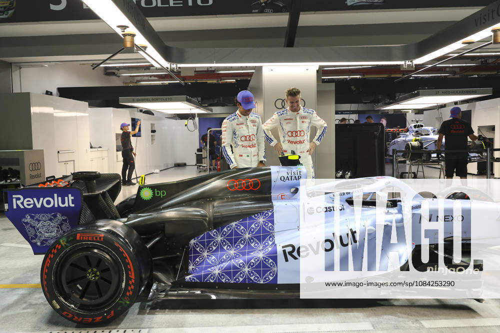 Formula 1 Singapore Airlines Singapore Grand Prix 2026 Gabriel Bortoleto (BRA), Audi Revolut F1 Team , R26, Car 5, Nico Hülkenberg (GER), Audi Revolut F1 Team , R26, Car 27 watching the special car livery for the Singarpore GP, also they have a special suit during Formula 1 Singapore Airlines Singapore Grand Prix 2026 on October 8., 2026 in Marina Bay Street Circuit, Singapore, Zsombor Toth Singapore Marina Bay Street Circuit Singapore Singapore