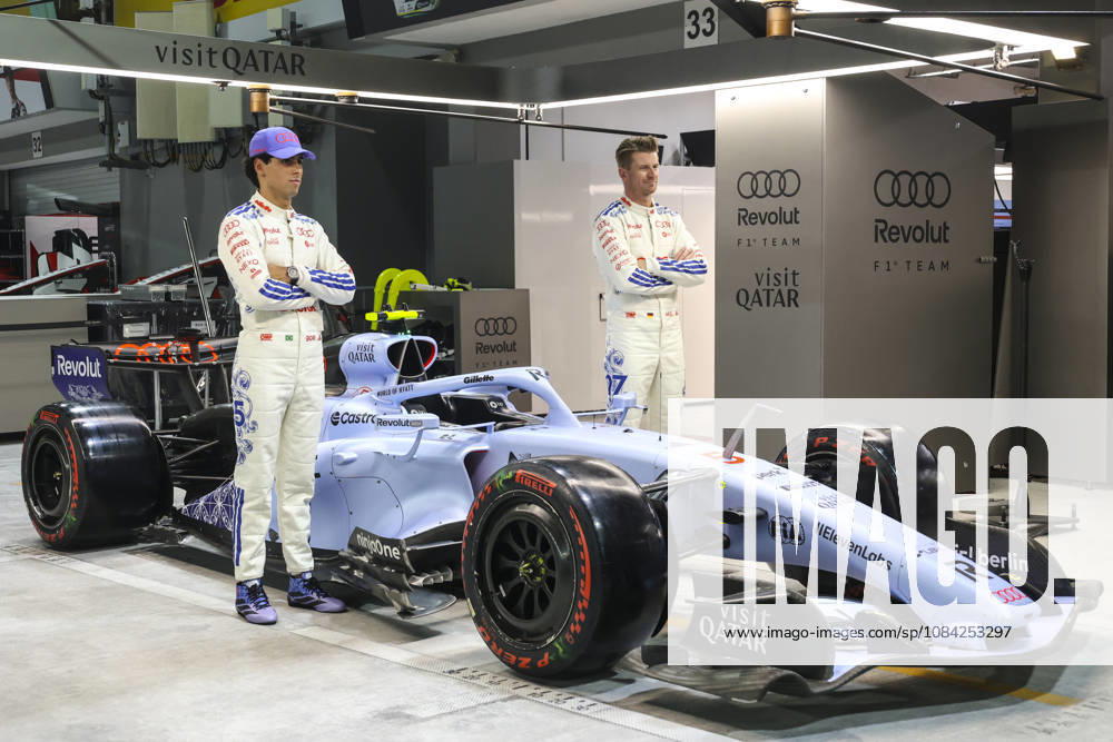 Formula 1 Singapore Airlines Singapore Grand Prix 2026 Gabriel Bortoleto (BRA), Audi Revolut F1 Team , R26, Car 5, Nico Hülkenberg (GER), Audi Revolut F1 Team , R26, Car 27 watching the special car livery for the Singarpore GP, also they have a special suit during Formula 1 Singapore Airlines Singapore Grand Prix 2026 on October 8., 2026 in Marina Bay Street Circuit, Singapore, Zsombor Toth Singapore Marina Bay Street Circuit Singapore Singapore