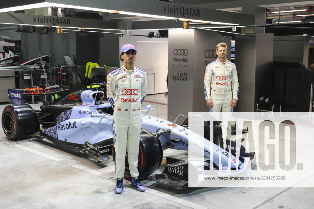 Formula 1 Singapore Airlines Singapore Grand Prix 2026 Gabriel Bortoleto (BRA), Audi Revolut F1 Team , R26, Car 5, Nico Hülkenberg (GER), Audi Revolut F1 Team , R26, Car 27 watching the special car livery for the Singarpore GP, also they have a special suit during Formula 1 Singapore Airlines Singapore Grand Prix 2026 on October 8., 2026 in Marina Bay Street Circuit, Singapore, Zsombor Toth Singapore Marina Bay Street Circuit Singapore Singapore