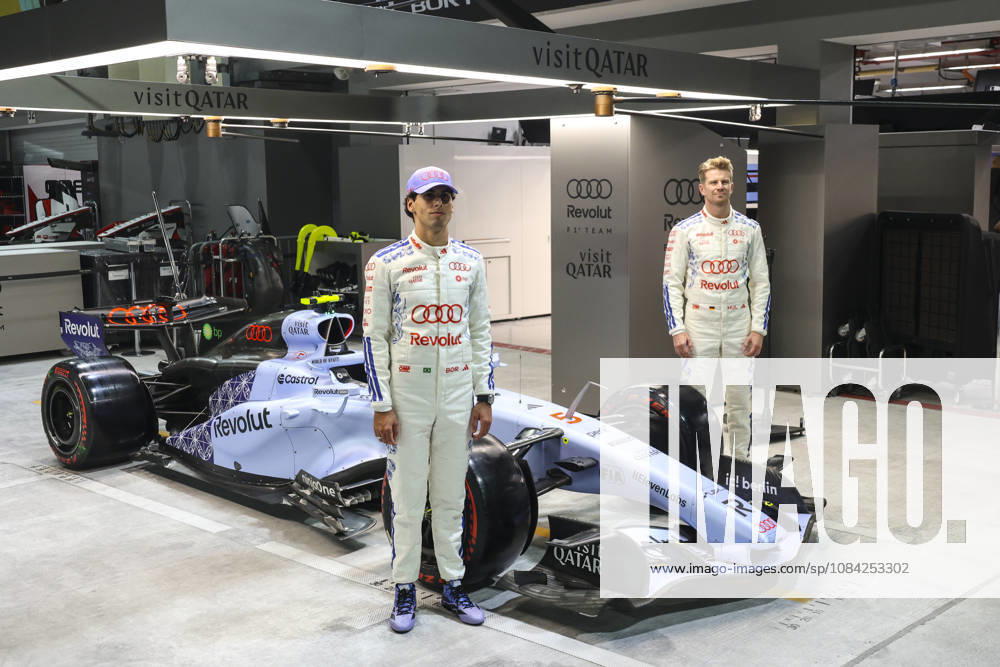 Formula 1 Singapore Airlines Singapore Grand Prix 2026 Gabriel Bortoleto (BRA), Audi Revolut F1 Team , R26, Car 5, Nico Hülkenberg (GER), Audi Revolut F1 Team , R26, Car 27 watching the special car livery for the Singarpore GP, also they have a special suit during Formula 1 Singapore Airlines Singapore Grand Prix 2026 on October 8., 2026 in Marina Bay Street Circuit, Singapore, Zsombor Toth Singapore Marina Bay Street Circuit Singapore Singapore