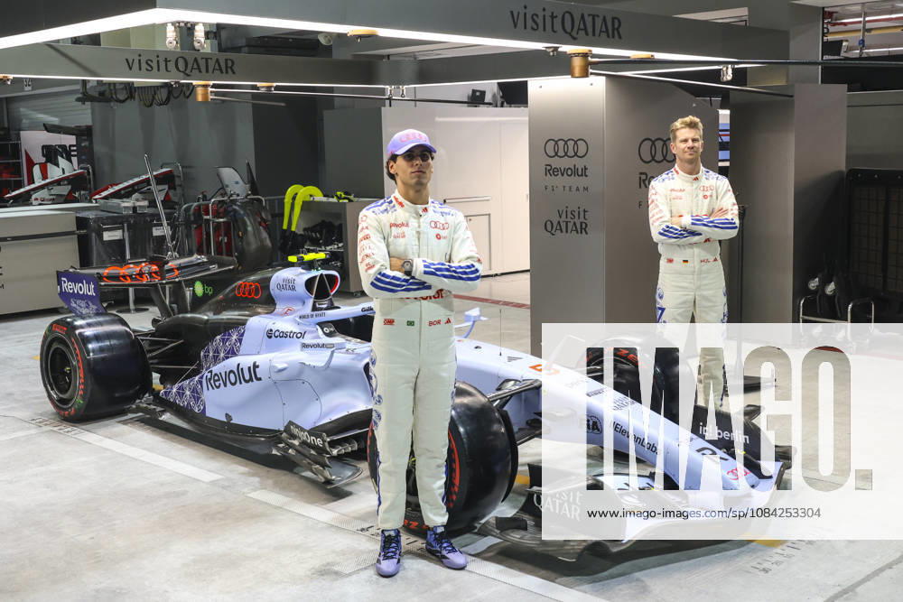 Formula 1 Singapore Airlines Singapore Grand Prix 2026 Gabriel Bortoleto (BRA), Audi Revolut F1 Team , R26, Car 5, Nico Hülkenberg (GER), Audi Revolut F1 Team , R26, Car 27 watching the special car livery for the Singarpore GP, also they have a special suit during Formula 1 Singapore Airlines Singapore Grand Prix 2026 on October 8., 2026 in Marina Bay Street Circuit, Singapore, Zsombor Toth Singapore Marina Bay Street Circuit Singapore Singapore