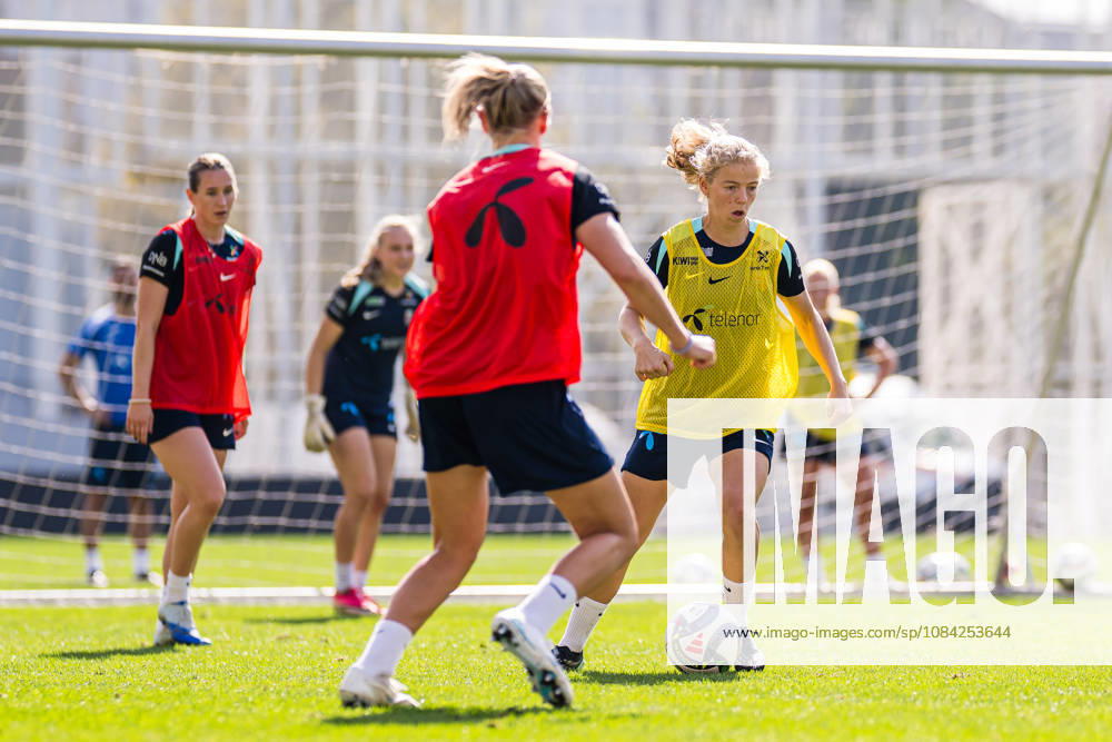 Justine Kielland of the Norwegian womens national football team during a training session on October 8, 2026 in Bucharest. Photo: Marius Simensen BILDBYRAN Cop 238 bbeng dam fifa women s world cup qualifier football fotball fotboll norge norway practice soccer training trening träning