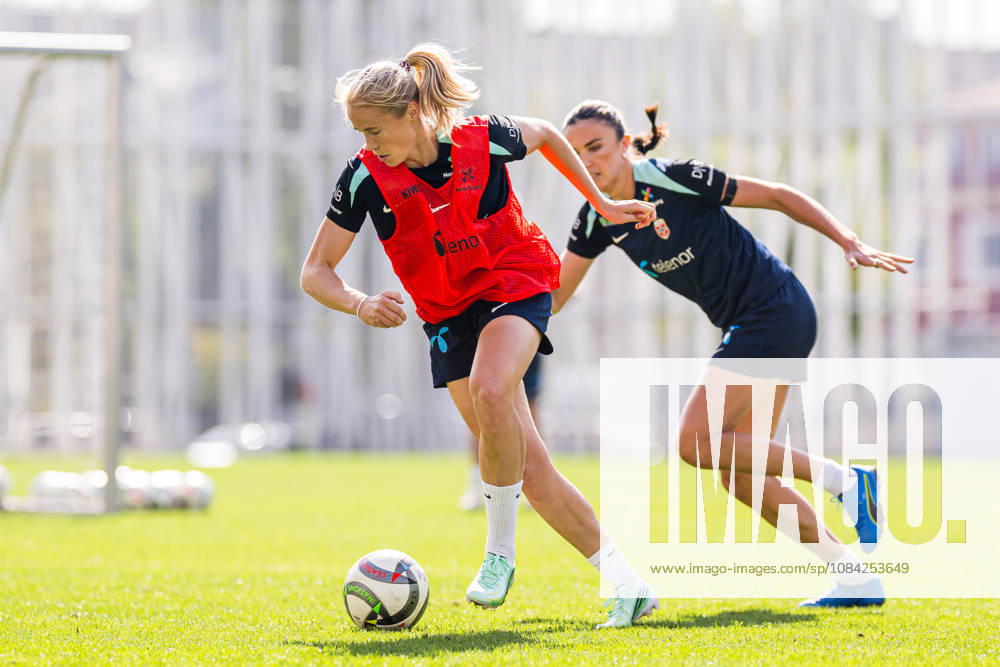 Julie Blakstad of the Norwegian womens national football team during a training session on October 8, 2026 in Bucharest. Photo: Marius Simensen BILDBYRAN Cop 238 bbeng dam fifa women s world cup qualifier football fotball fotboll norge norway practice soccer training trening träning