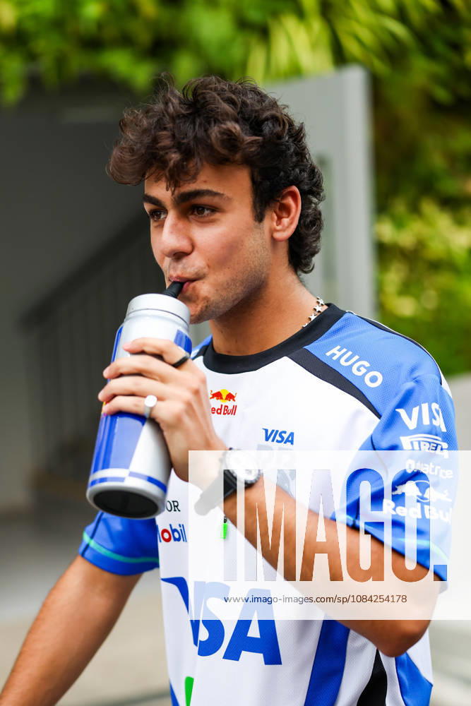 F1 - SINGAPORE GRAND PRIX 2026 LINDBLAD Arvid (gbr), Visa Cash App RB F1 Team VCARB03, portrait during the 2026 Formula 1 Singapore Grand Prix, 17th round of the 2026 Formula One World Championship, WM, Weltmeisterschaft from October 9 to 11, 2026 on the Marina Bay Street Circuit, in Singapore, Singapore - SingaporeSingapore