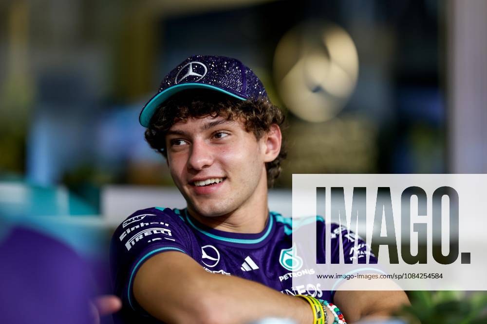 KIMI ANTONELLI Andrea (ita), Mercedes AMG F1 Team W16, portrait F1 GP 17 Singapore 2026 F1 GP 17 Singapore 2026 PIASTRI Oscar (aus), McLaren F1 Team MCL40, portrait F1 GP 17 Singapore 2026 during the 2026 Formula 1 Singapore Grand Prix, 17th round of the 2026 Formula One World Championship, WM, Weltmeisterschaft from October 9 to 11, 2026 on the Marina Bay Street Circuit, in Singapore, Singapore - Photo Jiri Krenek Active Pictures Singapore