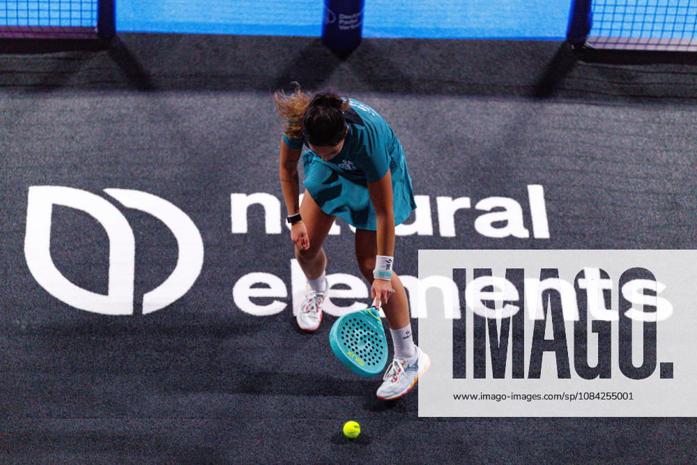DÜSSELDORF, GERMANY - 8 OCTOBER 2026: Image shows a feature of Natural elements with Jimena Velasco Postiguillo (ESP) and padel ball during CUPRA Germany Premier Padel P2 2026 Day 5: Round of 16 at CASTELLO Düsseldorf on 8 10 2026 in Düsseldorf, Germany. Germany