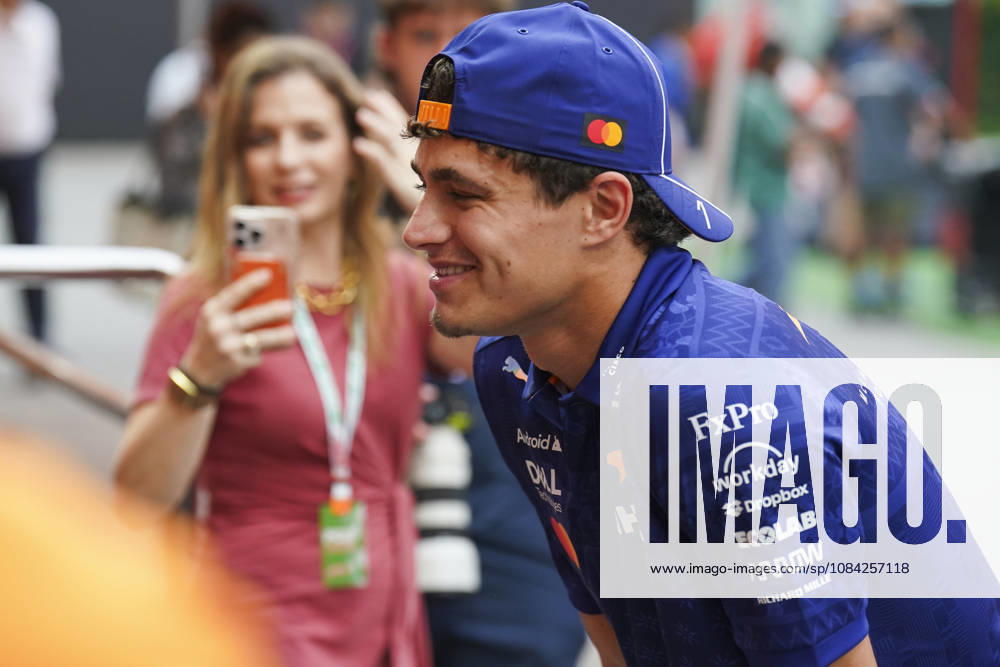 FORMULA 1 SINGAPORE AIRLINES SINGAPORE GRAND PRIX 2026 Lando Norris (GBR) 1 McLaren greeting fans in the paddock during the Formula 1 Singapore Airlines Singapore Grand Prix 2026, Round 17 of the 2026 Formula 1 World Championship, WM, Weltmeisterschaft from 9th - 11th October 2026 at the Marina Bay Street Circuit, Singapore. Credit: Robbie Hoad Every Second Media Editorial use only. All images are copyright Every Second Media Limited. No images may be reproduced without prior permission.
