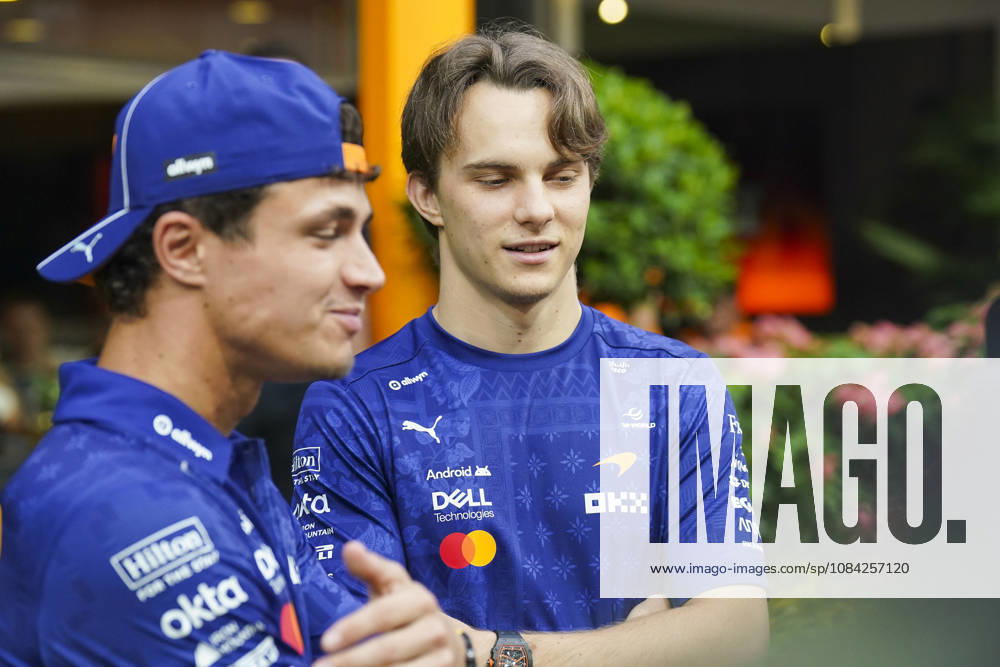 FORMULA 1 SINGAPORE AIRLINES SINGAPORE GRAND PRIX 2026 Lando Norris (GBR) 1 McLaren and Oscar Piastri (AUS) 81 McLaren greeting fans via robot in the paddock during the Formula 1 Singapore Airlines Singapore Grand Prix 2026, Round 17 of the 2026 Formula 1 World Championship, WM, Weltmeisterschaft from 9th - 11th October 2026 at the Marina Bay Street Circuit, Singapore. Credit: Robbie Hoad Every Second Media Editorial use only. All images are copyright Every Second Media Limited. No images may be reproduced without prior permission.