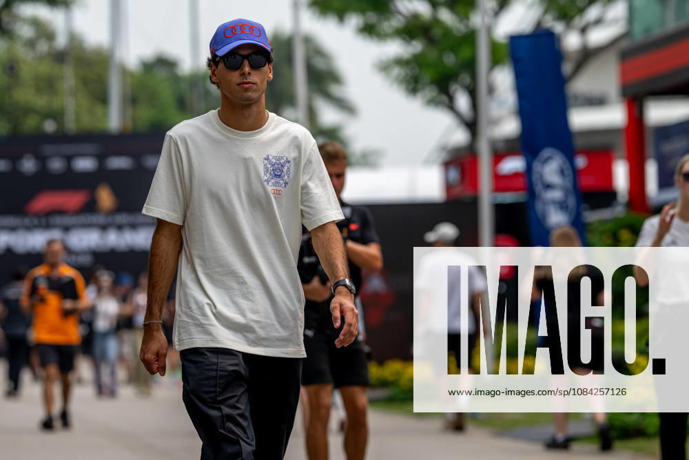 MARINA BAY, SINGAPORE: Gabriel Bortoleto, racing for the Audi Revolut F1 Team team during the 2026 Formula 1 Singapore Grand Prix at the Marina Bay Street Circuit in Marina Bay, Singapore