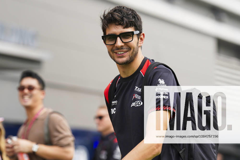 FORMULA 1 SINGAPORE AIRLINES SINGAPORE GRAND PRIX 2026 Esteban Ocon (FRA) 31 Haas F1 Team arriving during the Formula 1 Singapore Airlines Singapore Grand Prix 2026, Round 17 of the 2026 Formula 1 World Championship, WM, Weltmeisterschaft from 9th - 11th October 2026 at the Marina Bay Street Circuit, Singapore. Credit: Robbie Hoad Every Second Media Editorial use only. All images are copyright Every Second Media Limited. No images may be reproduced without prior permission.